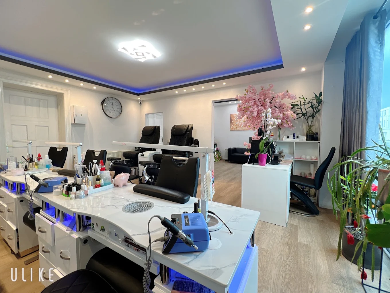 Maniküre-Plätze im Studio Lina Nails & Lashes